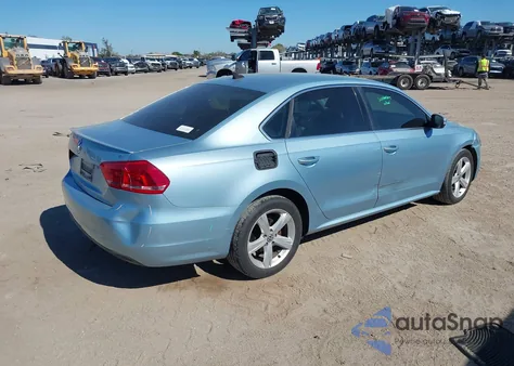 2013 Volkswagen Passat 2.5L Se из США, поврежденный, VIN 1VWBP7A34DC136641